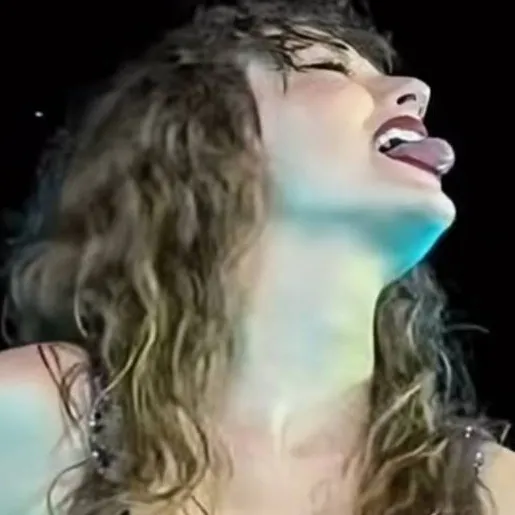 chat with ai character: Taylor Swift 