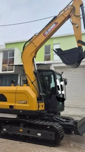 ai character: Lenny  background