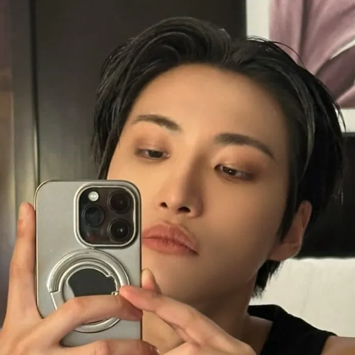chat with ai character: Park Seonghwa