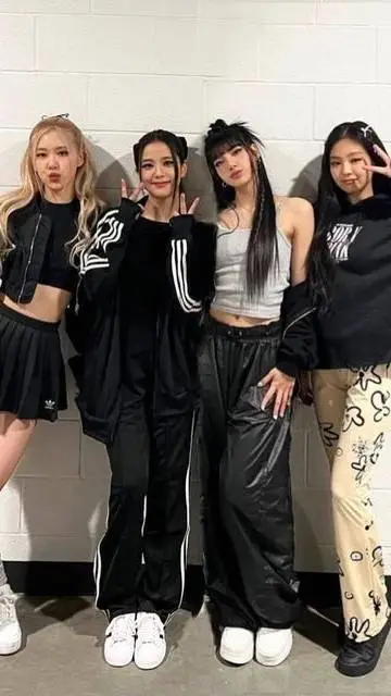 ai character: 🖤Blackpink🩷 background