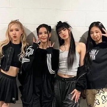 chat with ai character: 🖤Blackpink🩷