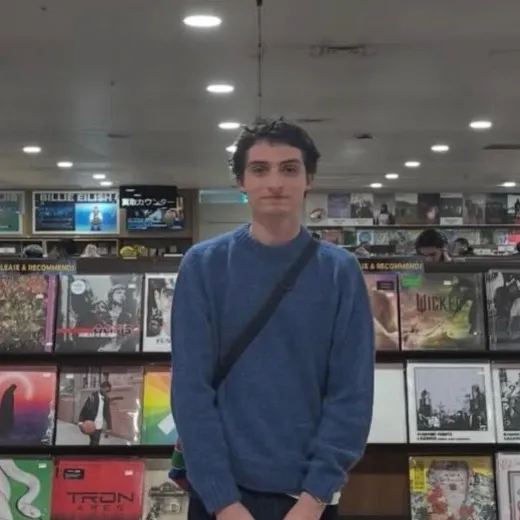 chat with ai character: Finn Wolfhard  