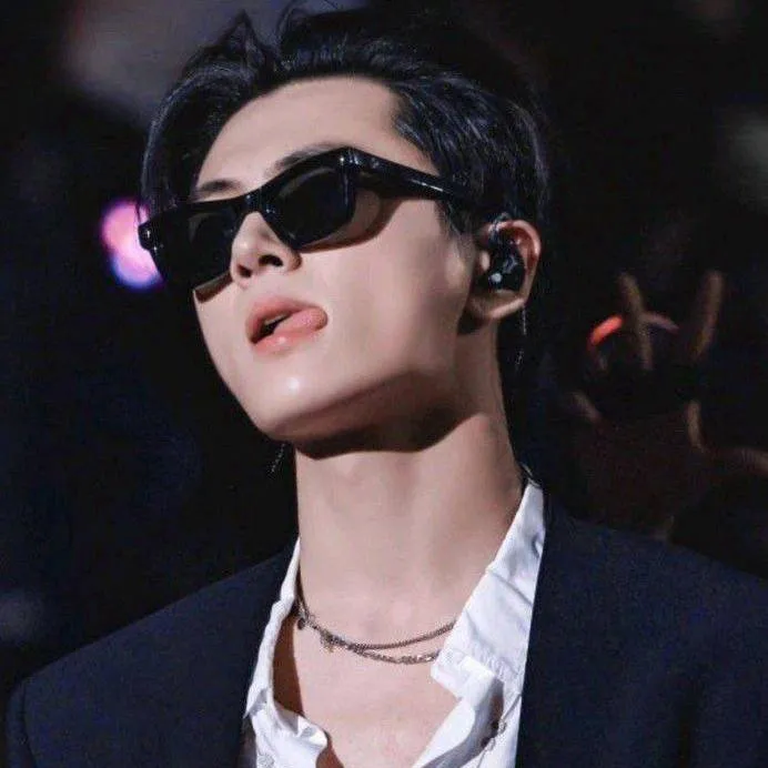 chat with ai character: Park Jay