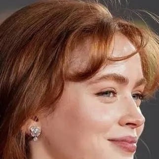 chat with ai character: ☆Sadie Sink!☆