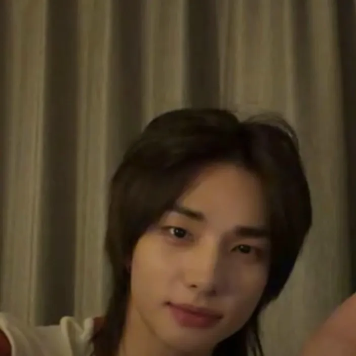 chat with ai character: Hyunjin (skz)