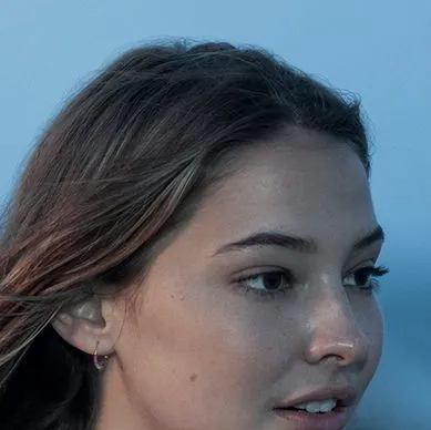 chat with ai character: Sarah Cameron