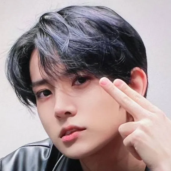 chat with ai character: Lee Heeseung