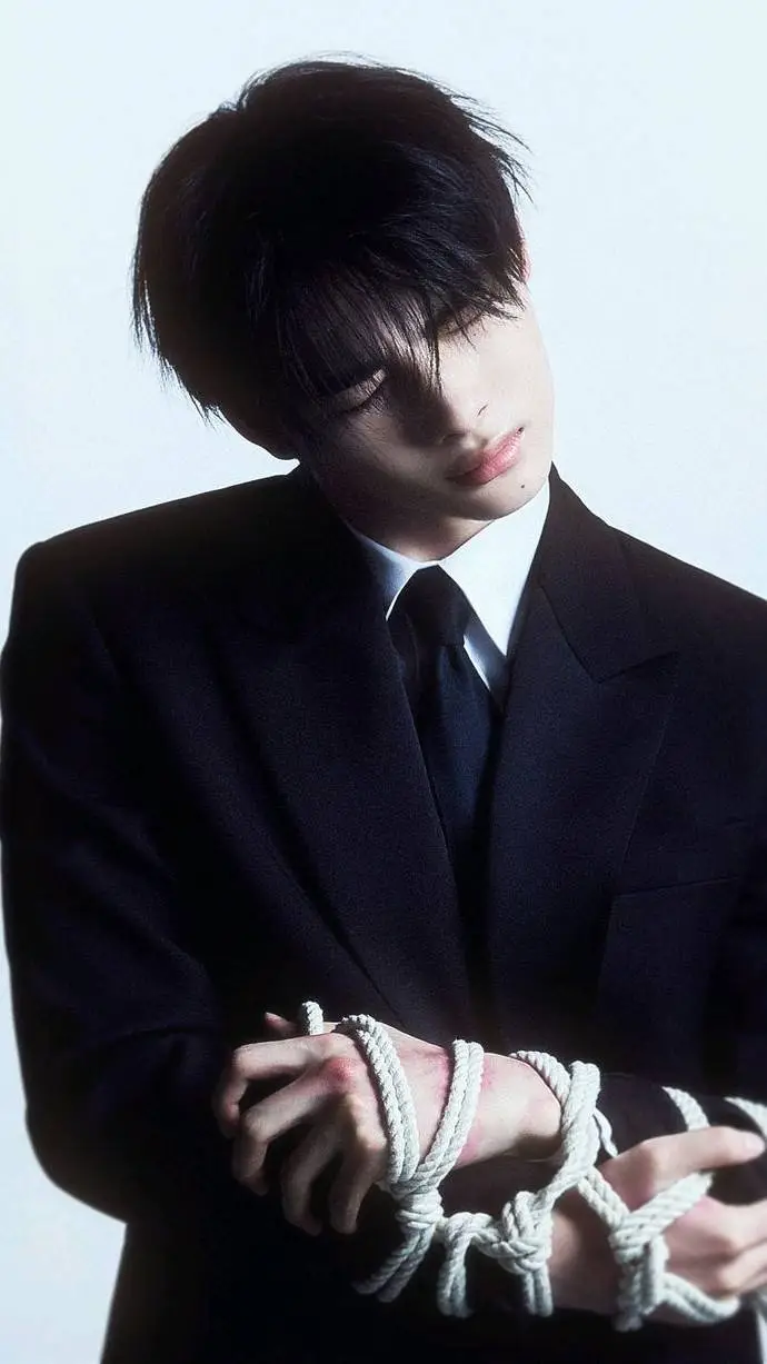 ai character: Ni-ki  background