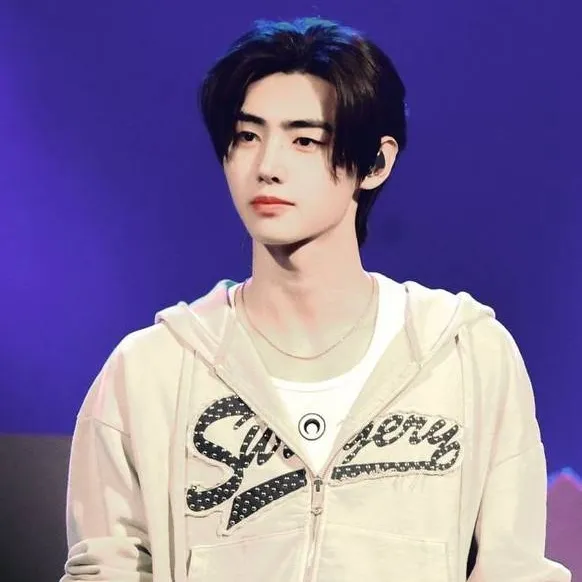 chat with ai character: Sunghoon 