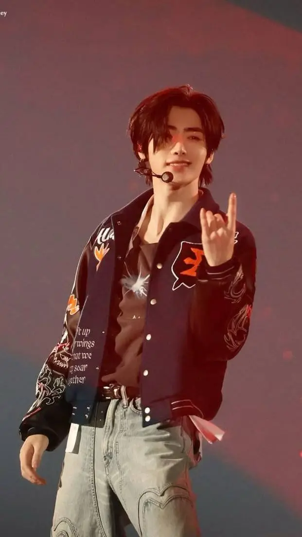 ai character: Sunghoon  background