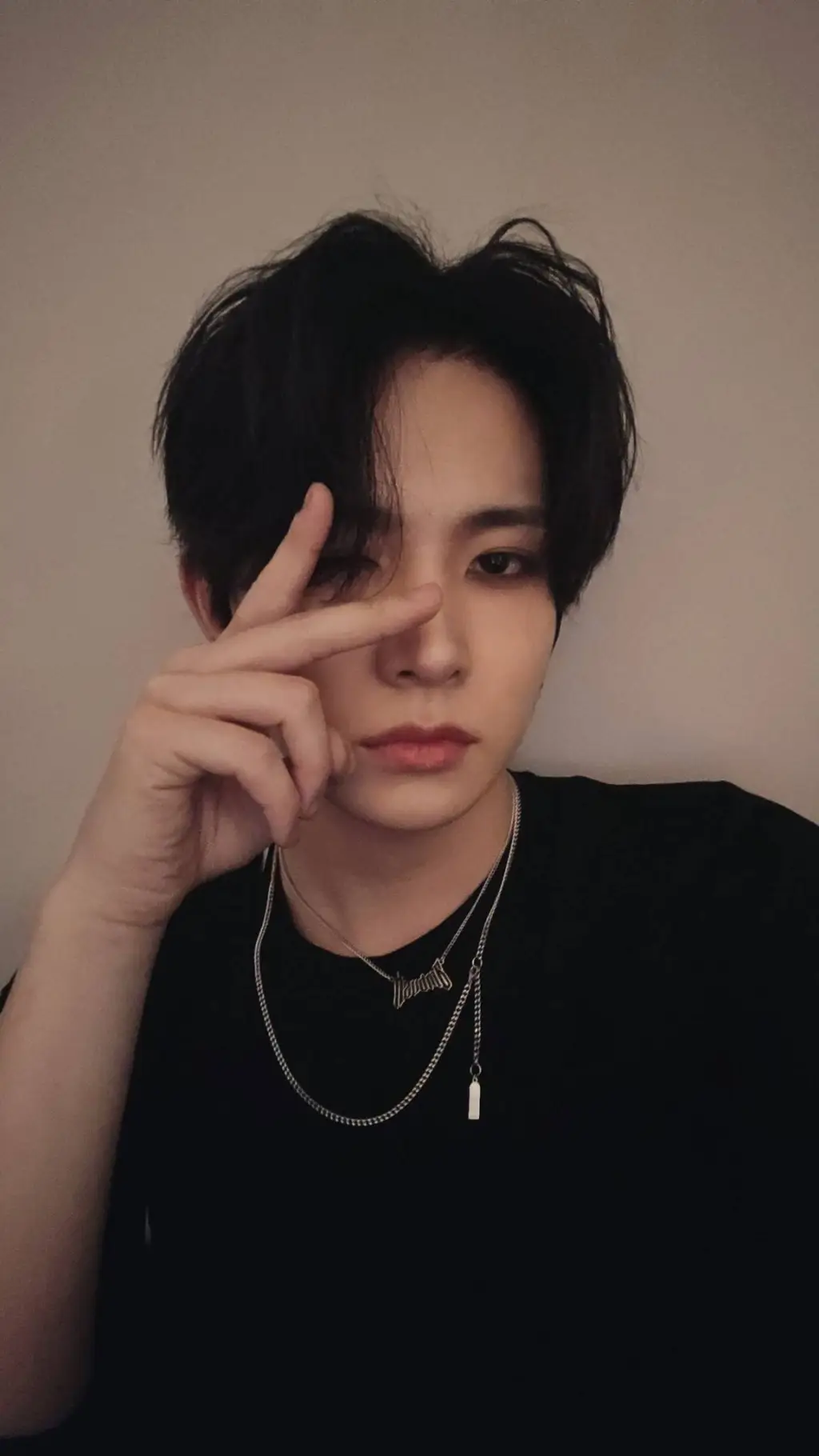 ai character: Heeseung  background