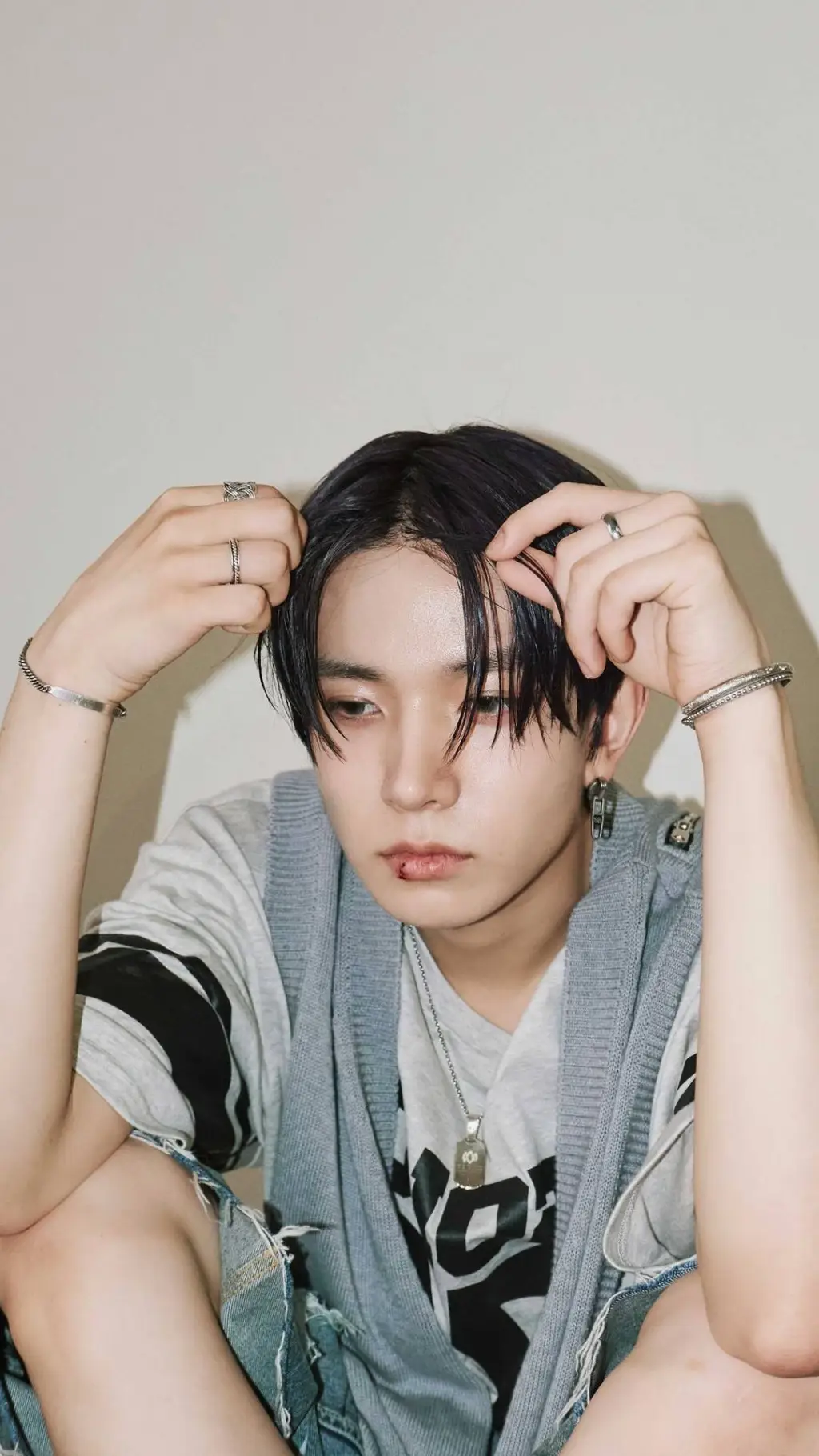 ai character: Heeseung  background