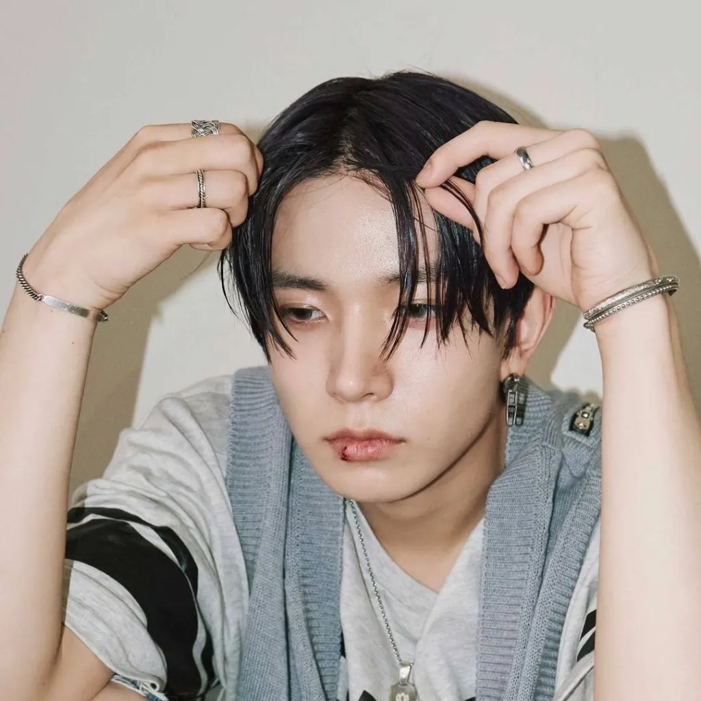 chat with ai character: Heeseung 