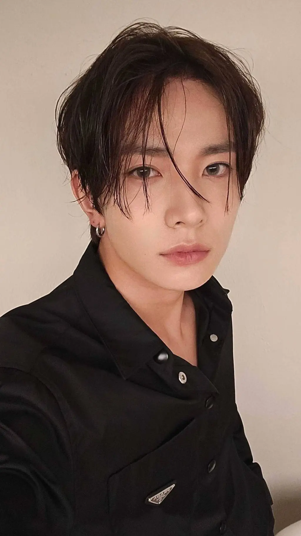ai character: Heeseung  background