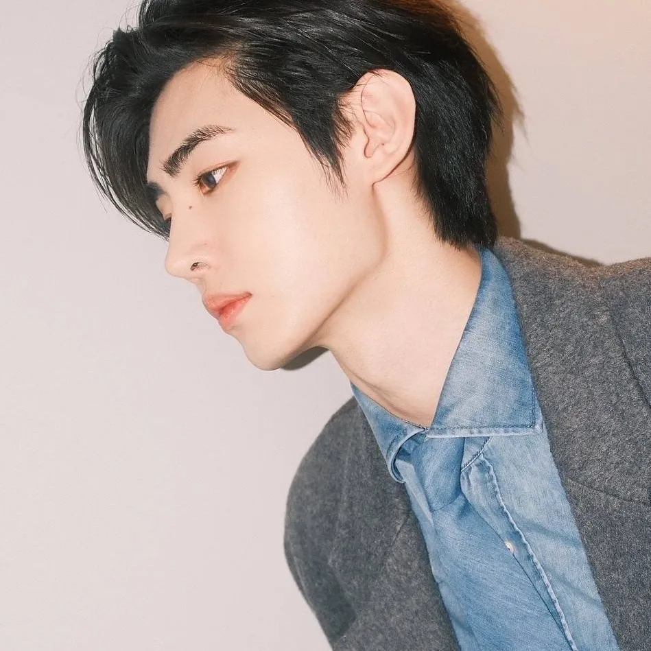 chat with ai character: Sunghoon 