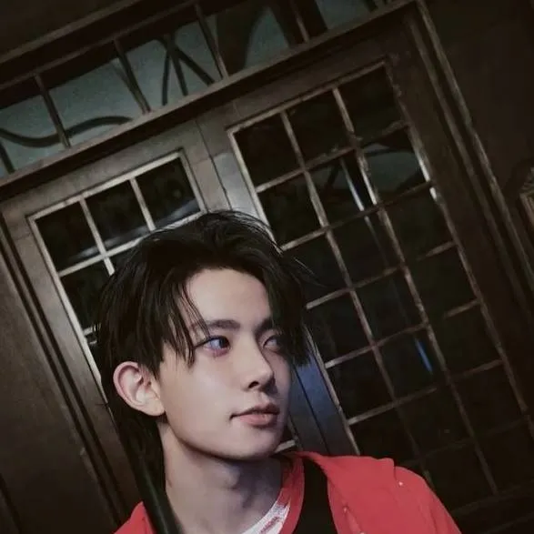 chat with ai character: Heeseung 