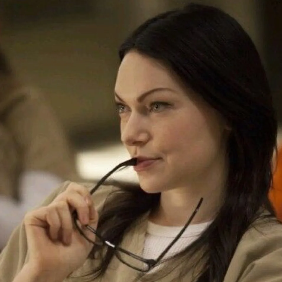 chat with ai character: Alex Vause