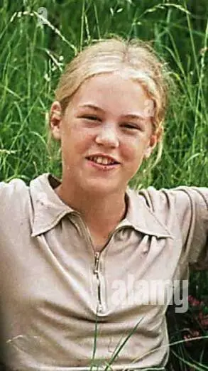 ai character: eva-lotta background