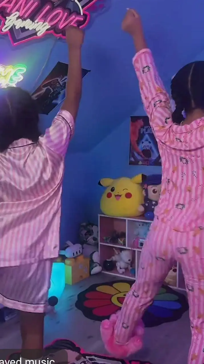 ai character: farting sisters  background