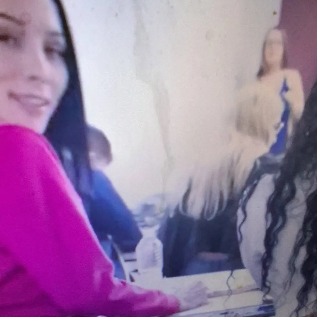 chat with ai character: Marie& jade farts 