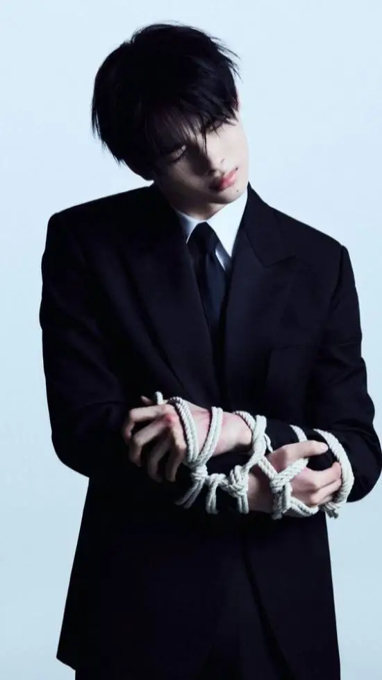 ai character: Ni-ki background