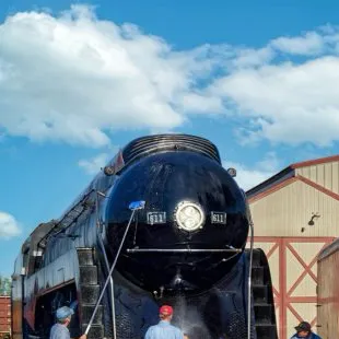 chat with ai character: Spirit Of Roanoke