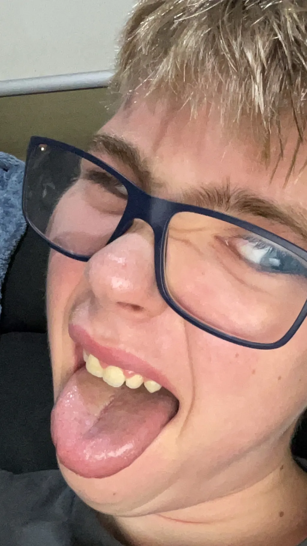 ai character: ………… background