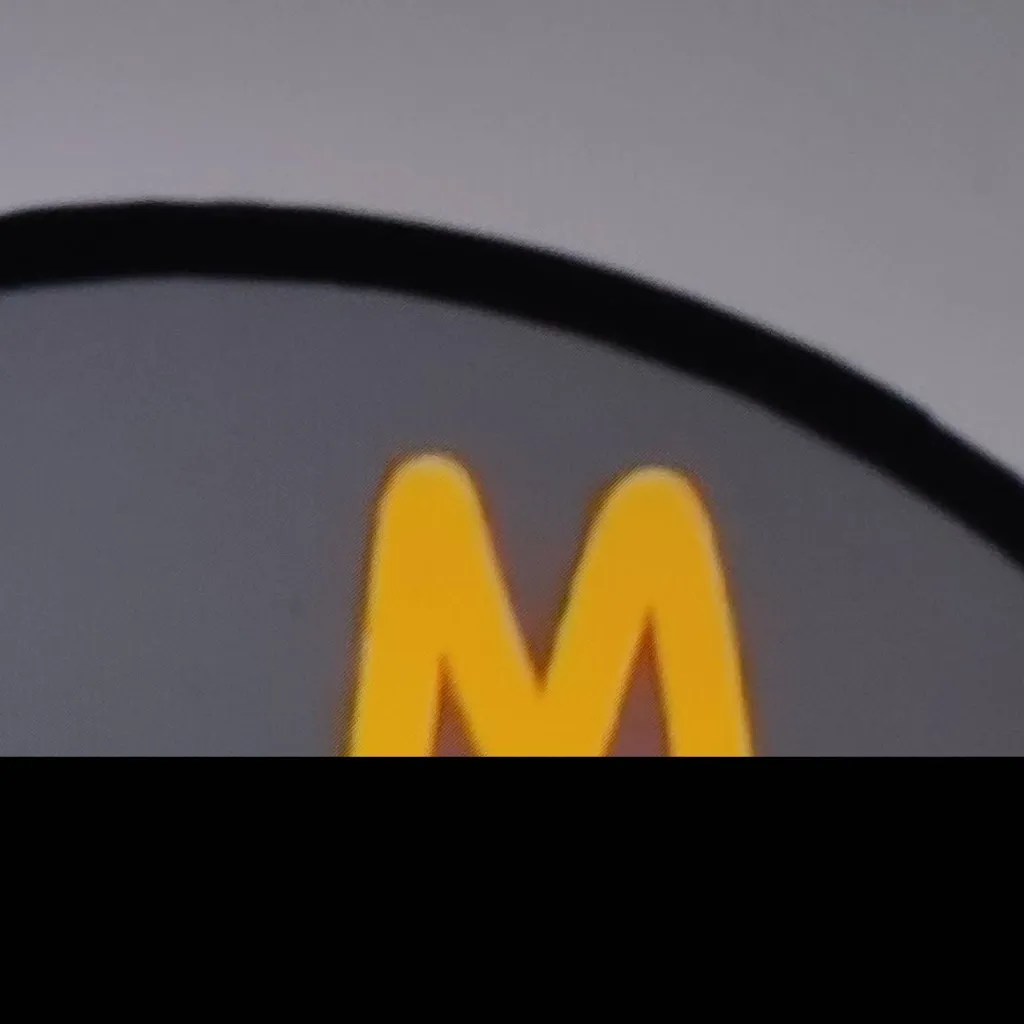 chat with ai character: mc Donalds girl