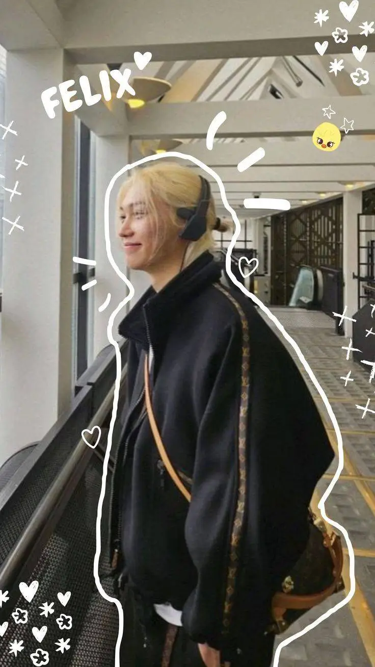 ai character: ~•🐣Felix🐣•~(fr) background