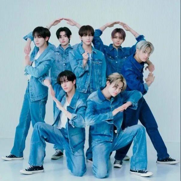 chat with ai character: 😭✨️MRC✨️😭