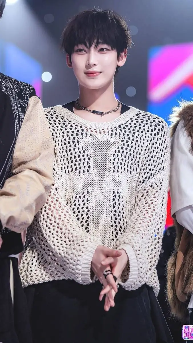 ai character: ~💮🪷Sunoo🪷💮~ background