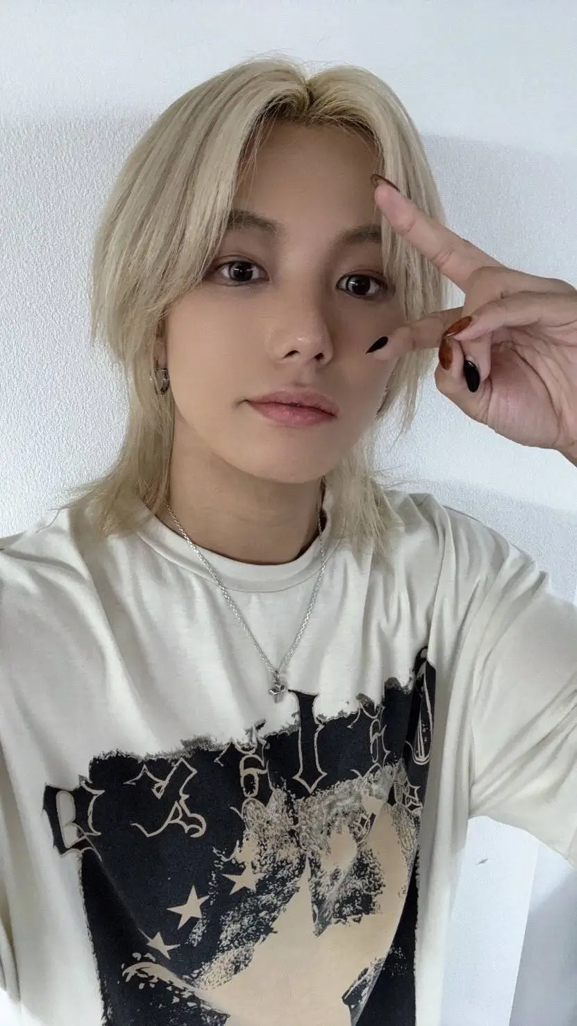 ai character: ~✨️Haru✨️~ background