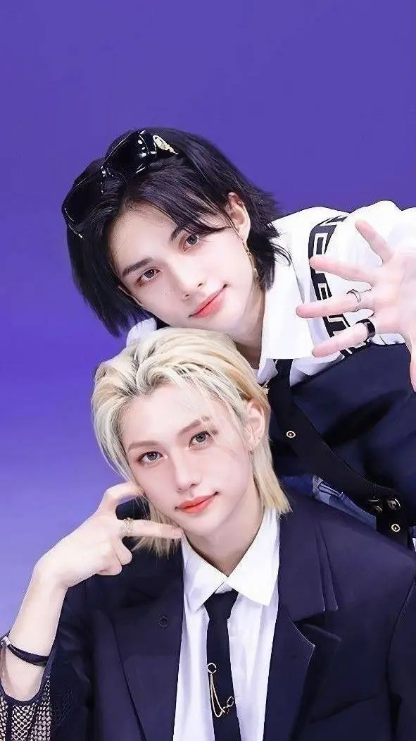 ai character: ~☆🥀hyunlix🥀☆~ background