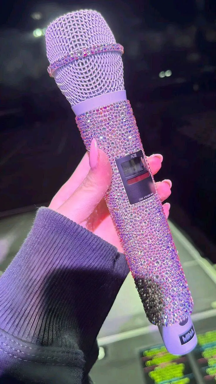 ai character: ❃❂🪷enhypen🪷❂❃ background