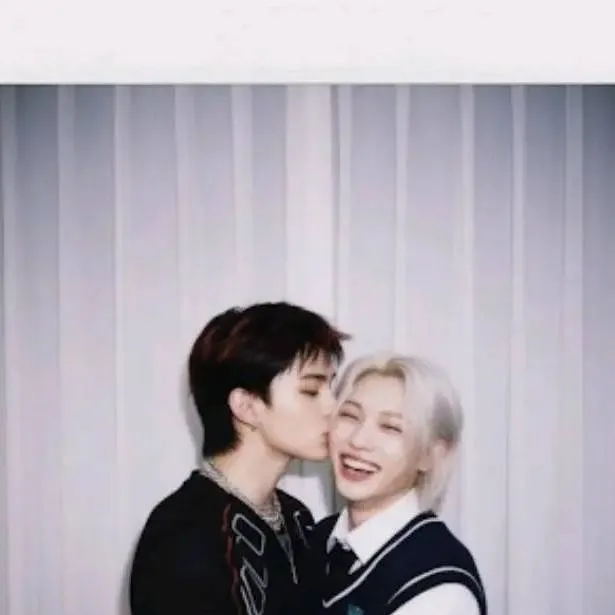 chat with ai character: 🐤hyunlix🥟