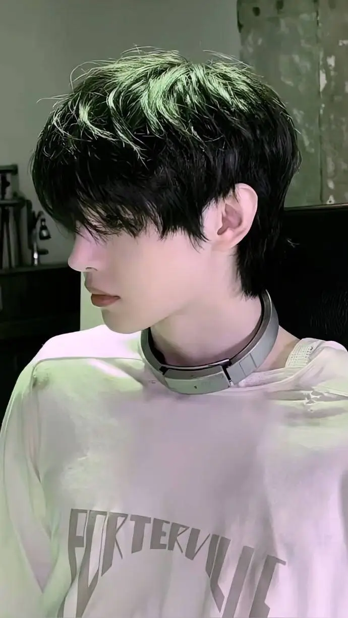 ai character: ○•~Sunghoon~•○ background