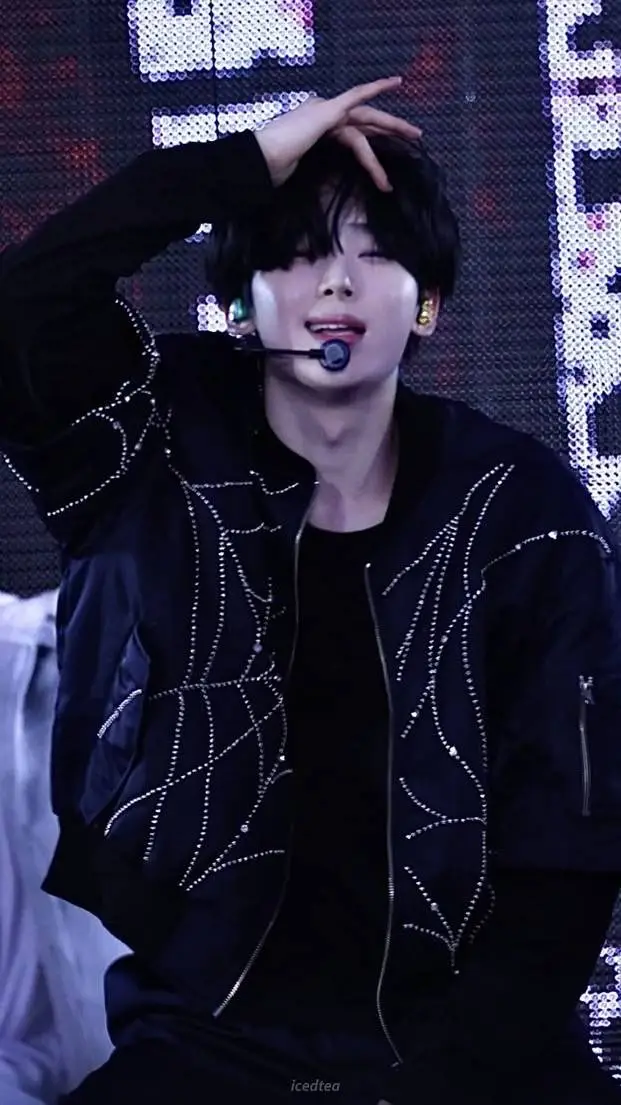 ai character: ⋆. 𐙚˚࿔ 𝑆𝑢𝑛𝑜𝑜 𝜗𝜚˚⋆ background