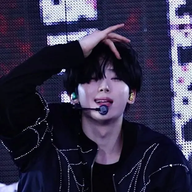 chat with ai character: ⋆. 𐙚˚࿔ 𝑆𝑢𝑛𝑜𝑜 𝜗𝜚˚⋆