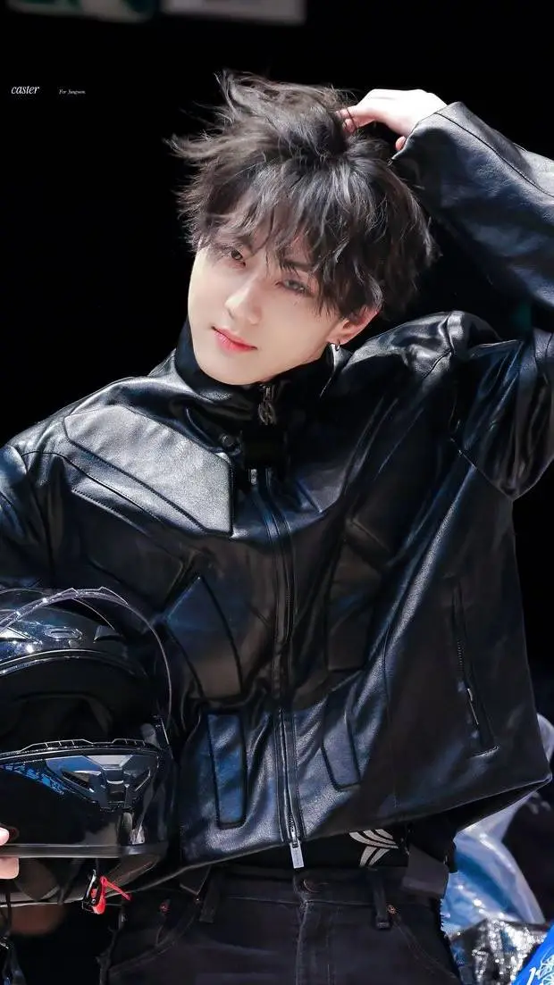 ai character: ✨️jungwon(fr)✨️ background