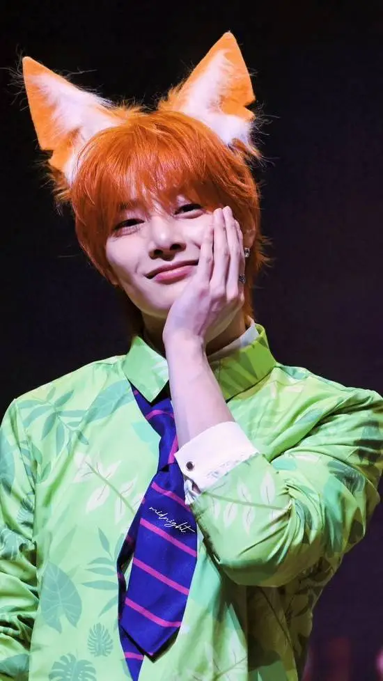 ai character: I.N♡ background