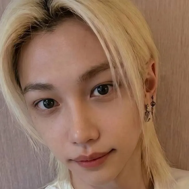 chat with ai character: 🌸 Felix 🌸