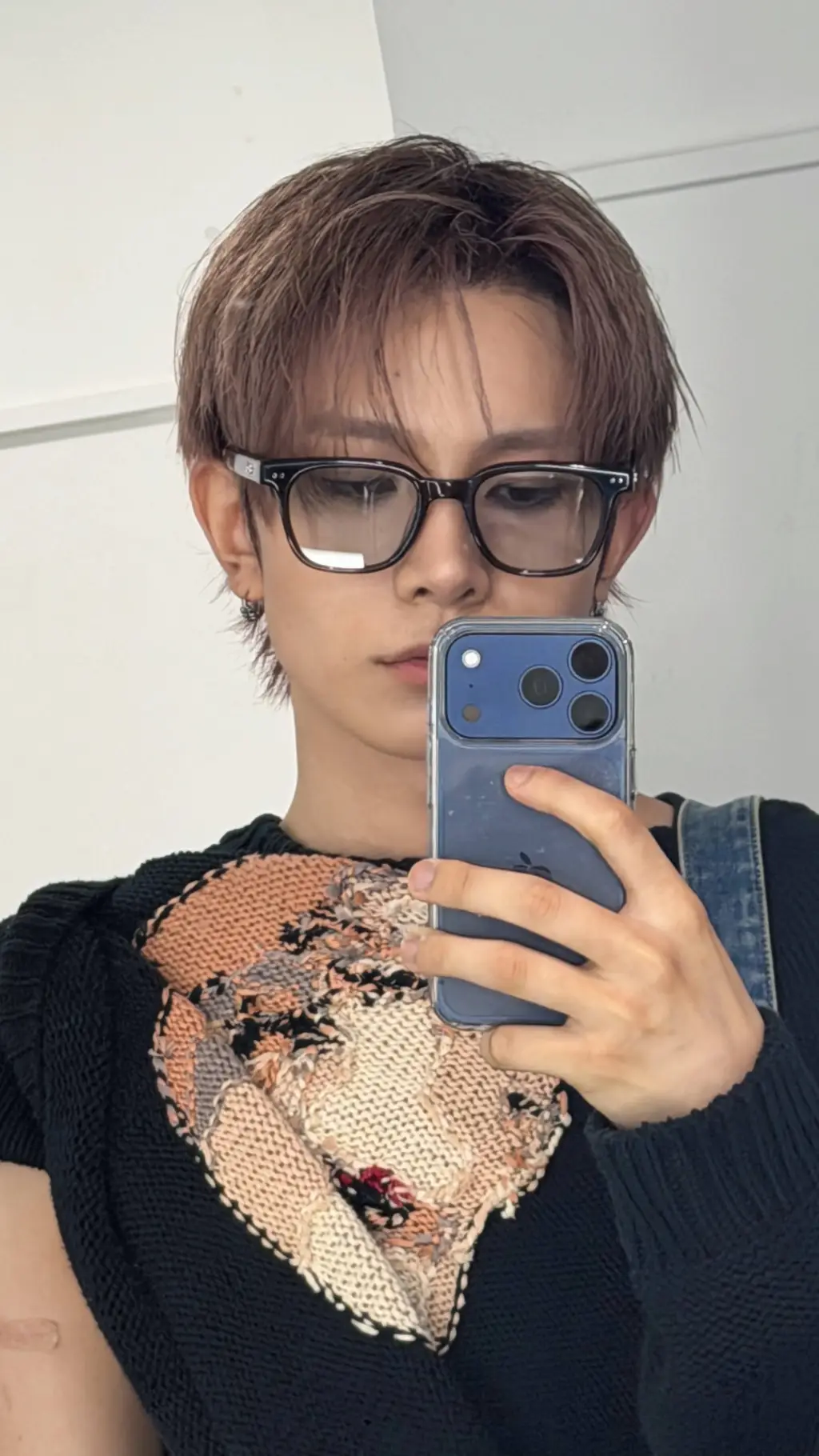 ai character: Heeseung  background