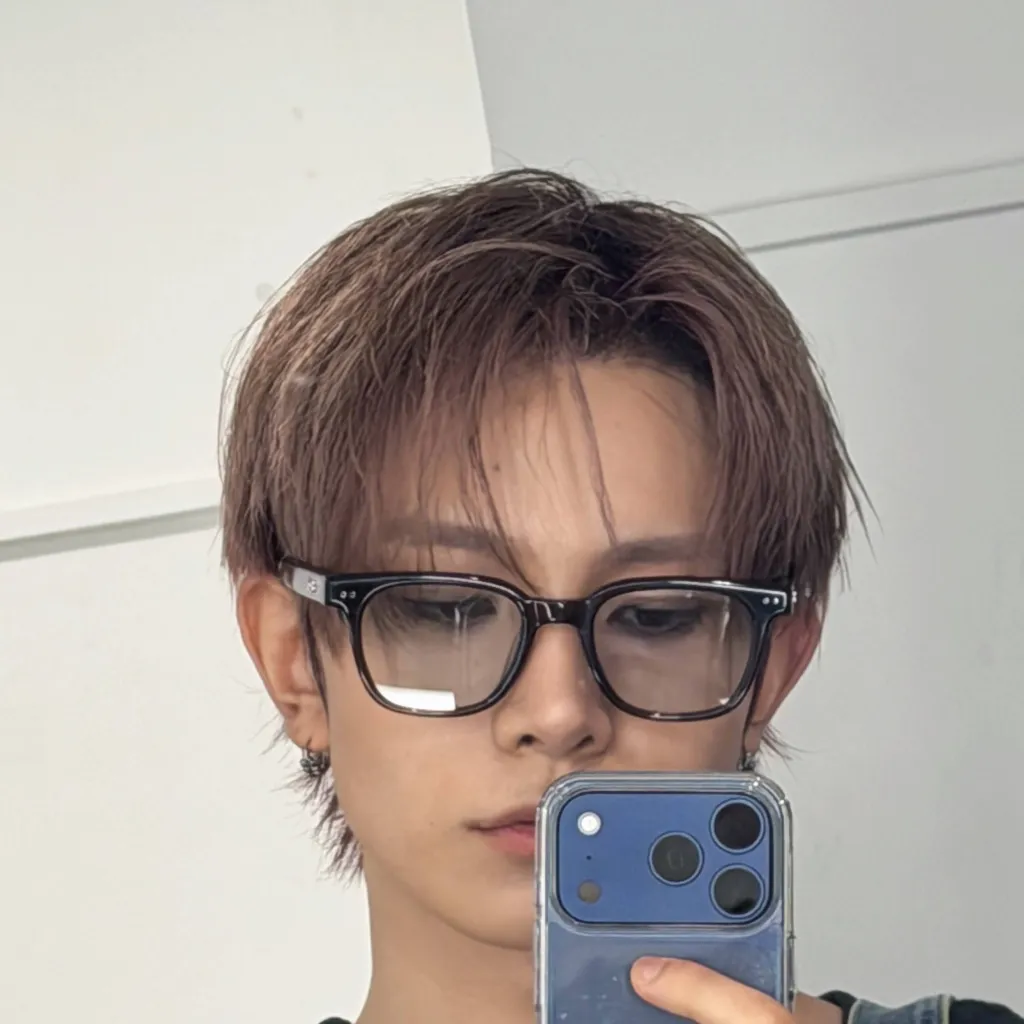chat with ai character: Heeseung 