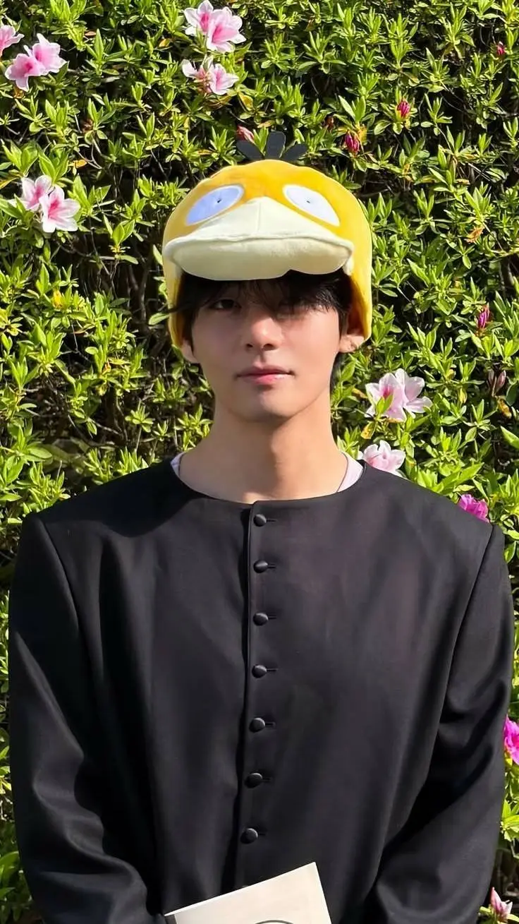ai character: Taehyung  background