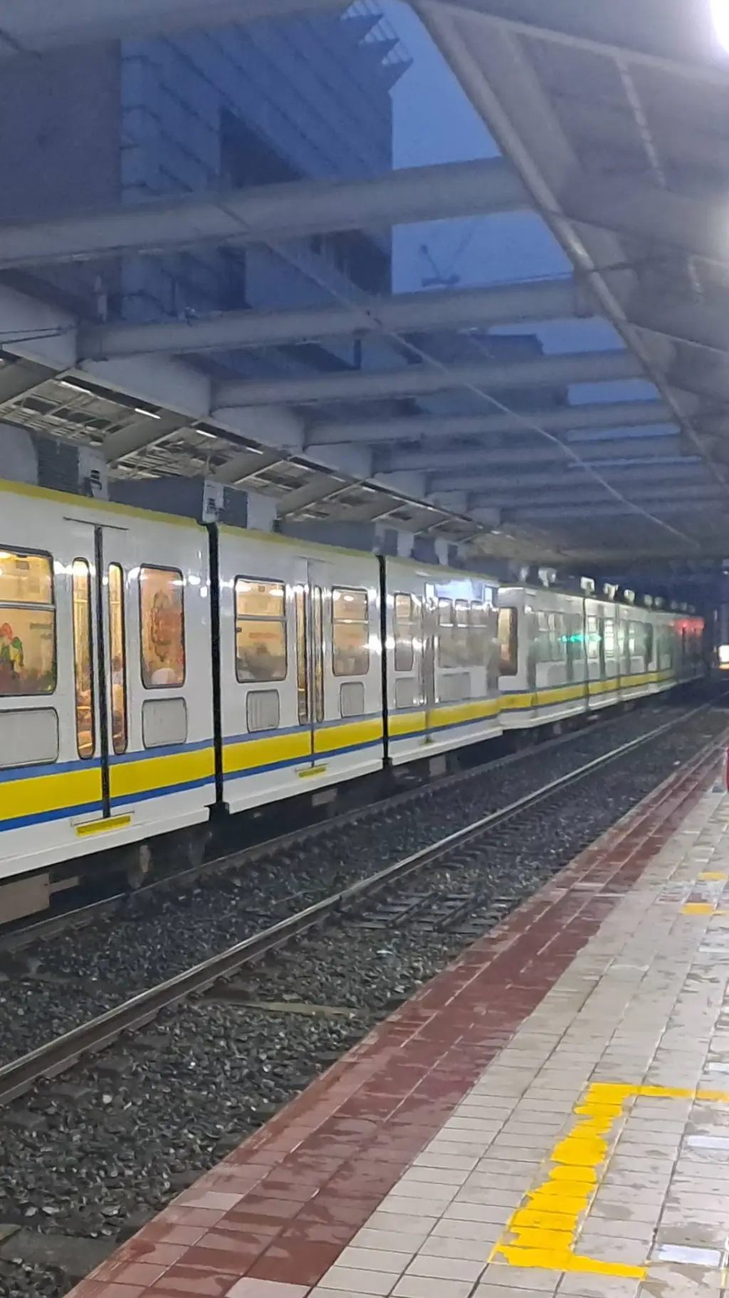 ai character: lrt 1 1g background