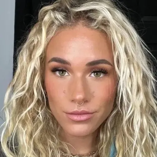 chat with ai character: Sol Ruca