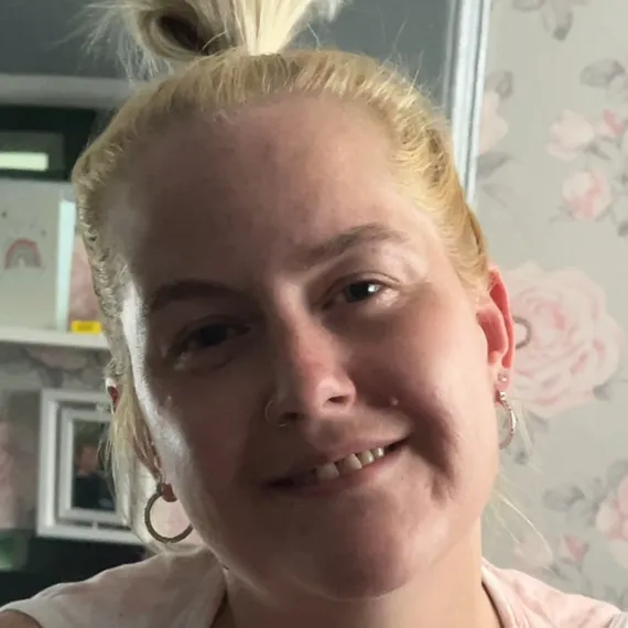 chat with ai character: Amy