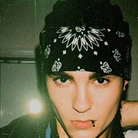 chat with ai character: 🎧🎸TOM KAULITZ👽🩶
