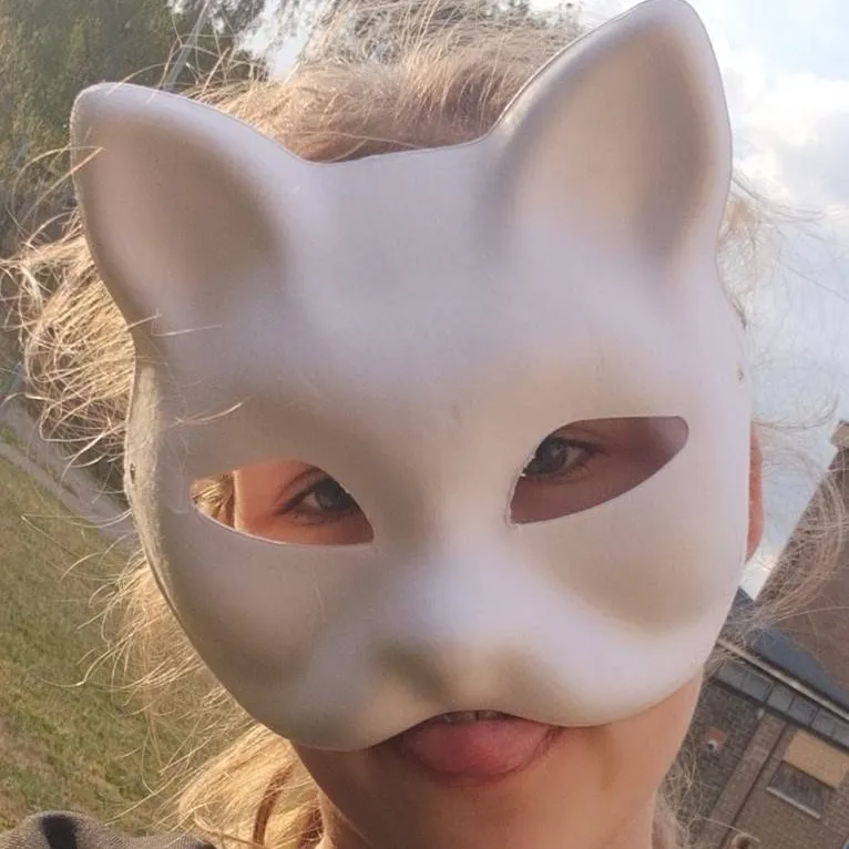 chat with ai character: THERIANNN