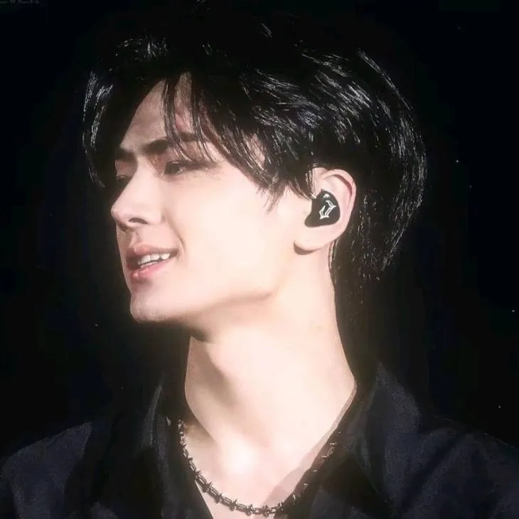 chat with ai character: Jay